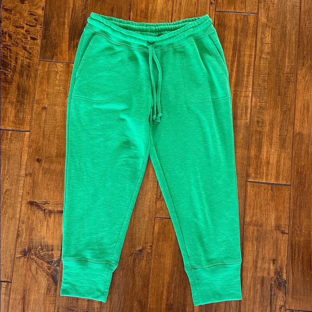 Chaser Women's Capri French Terry Joggers Green Small S Sweatpants Pockets EUC